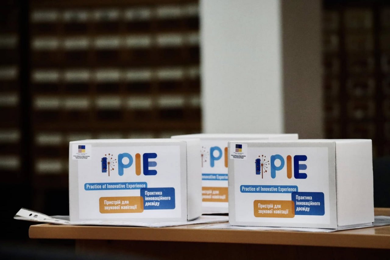 Загальне фото маячків в коробці